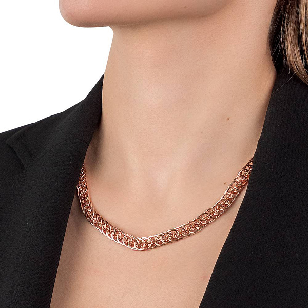 Золотое колье в красном цвете металла (арт. 350842) – изображение 2
