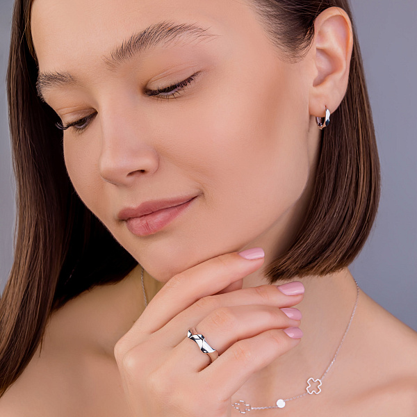 Золотые серьги-кольца без камней (арт. 110708б) – изображение 4