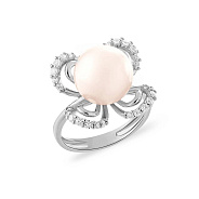 Фото Золотое кольцо с жемчугом и фианитами (арт. 153221бпрлб)