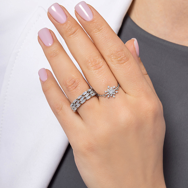 Серебряное кольцо с россыпью из фианитов (арт. 7501/6992) – изображение 2
